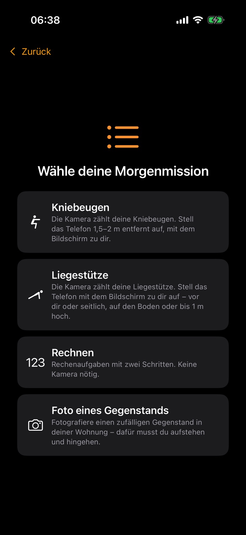 Der Bildschirm „Wähle deine Morgenmission“ in AlarmStreak: Kniebeugen, Liegestütze, Rechnen oder Foto eines Gegenstands.