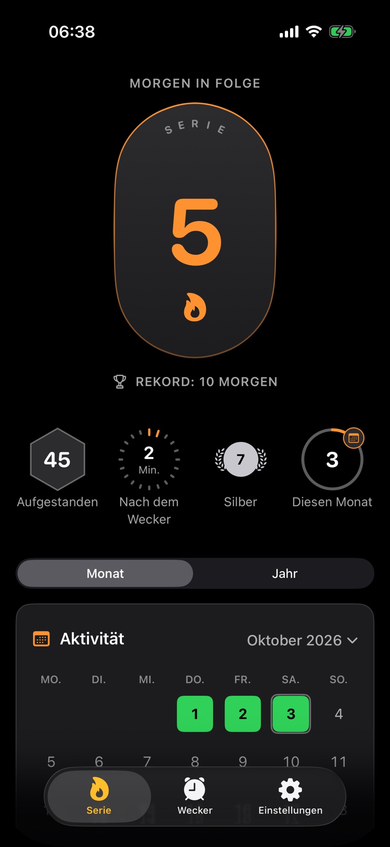 Der Bildschirm „Serie“ in AlarmStreak: Morgen in Folge, Rekord, Abzeichen und Aktivität.