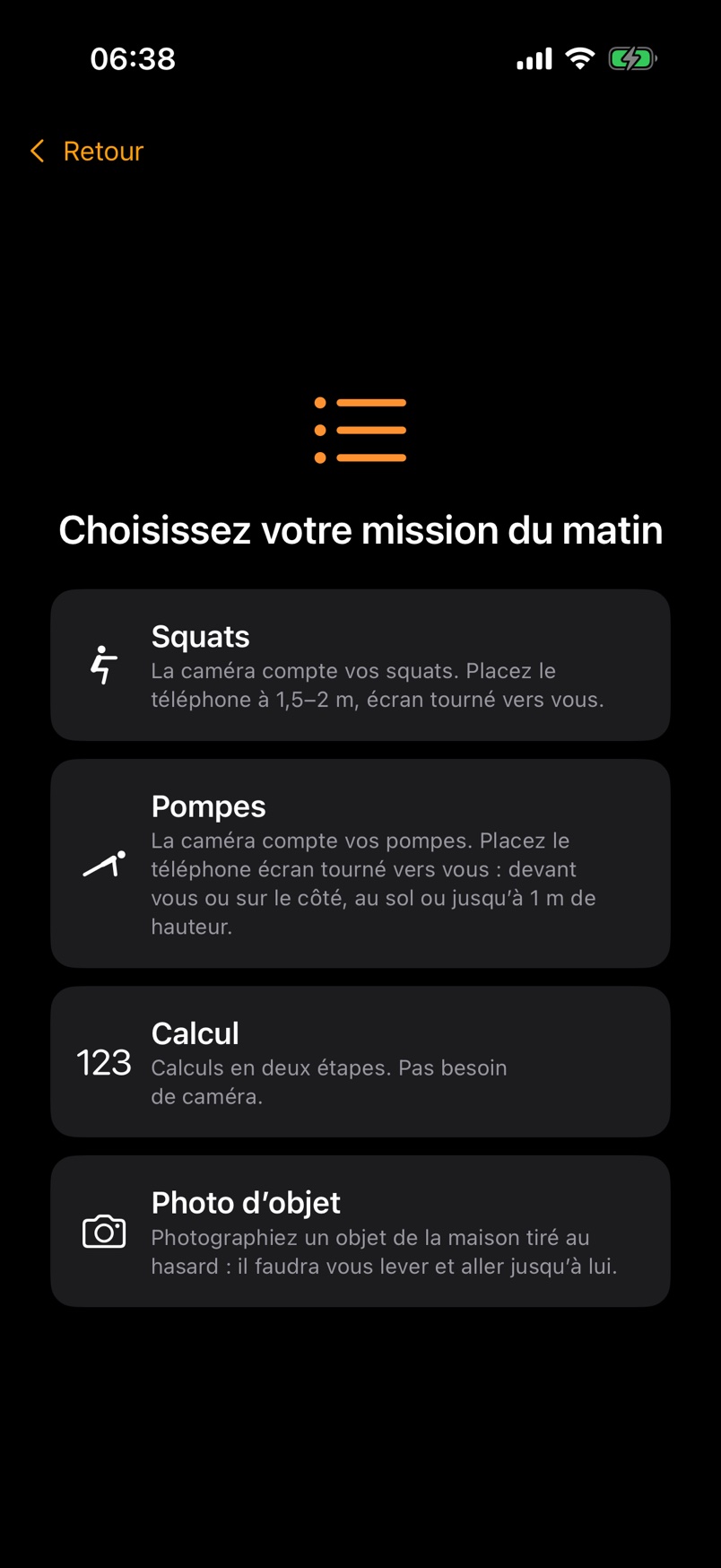 L’écran « Choisissez votre mission du matin » d’AlarmStreak : squats, pompes, calcul ou photo d’objet.