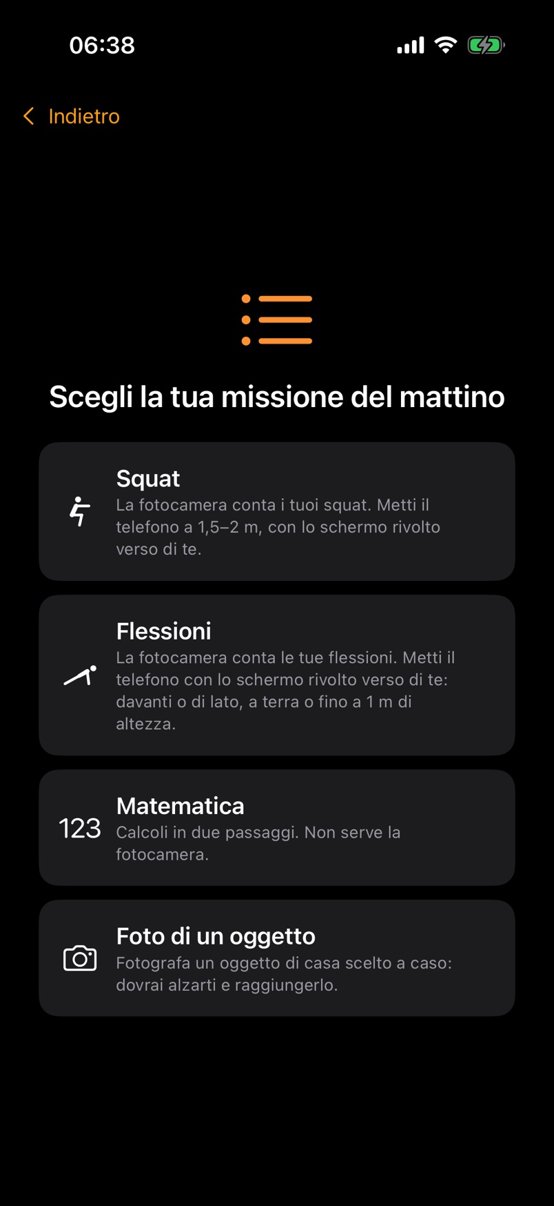 La schermata «Scegli la tua missione del mattino» di AlarmStreak: squat, flessioni, matematica o foto di un oggetto.